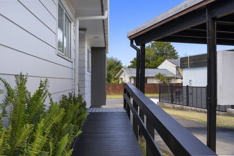 Photo of property in 6 Mannering Place, Hillcrest, Auckland, 0627