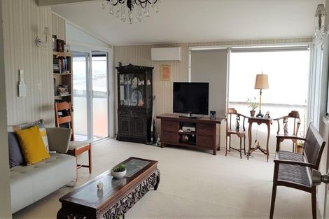 Photo of property in 132 Exmouth Road, Northcote, Auckland, 0627