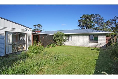 Photo of property in 8 Godwit Place, Waiuku, 2123