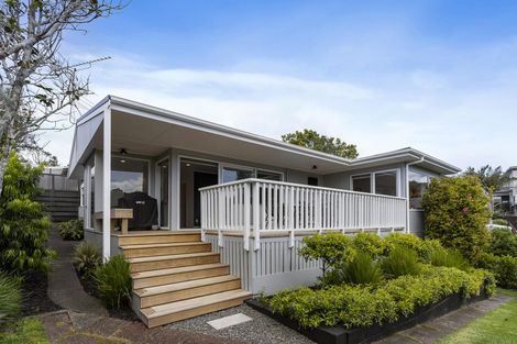 Photo of property in 2/16 Castleton Drive, Howick, Auckland, 2014