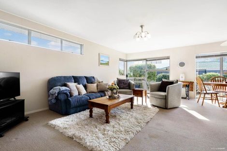 Photo of property in 1/46 Aviemore Drive, Highland Park, Auckland, 2010