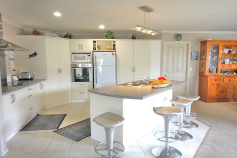 Photo of property in 6 Resolution Place, One Tree Point, 0118