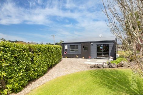 Photo of property in 206 Waitakere Road, Waitakere, Henderson, 0782