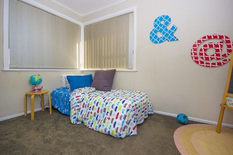 Photo of property in 13 Jenkins Place, Manurewa East, Auckland, 2102