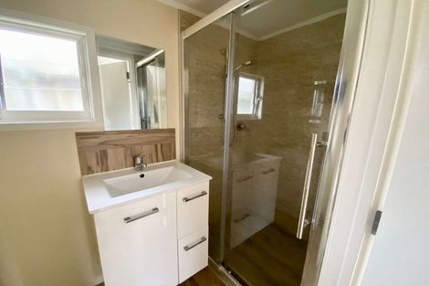 Photo of property in 35 Archibald Road, Kelston, Auckland, 0602