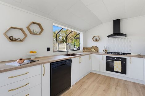 Photo of property in 16 Kaiwaka-mangawhai Road, Kaiwaka, 0975