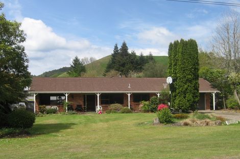 Photo of property in 5 Okareka Loop Road, Lake Okareka, Rotorua, 3076