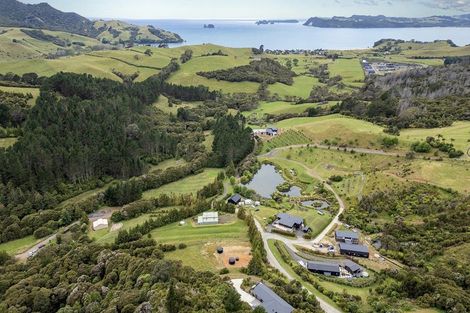Photo of property in 35 Spikes Way, Whitianga, 3510