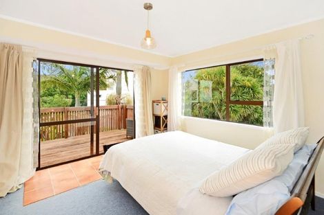 Photo of property in 1/52 Rambler Crescent, Beach Haven, Auckland, 0626