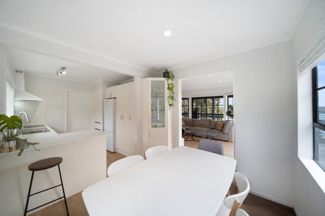 Photo of property in 6 Crestlands Place, Papakura, 2110