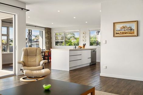 Photo of property in 60 Karewa Parade, Papamoa Beach, Papamoa, 3118