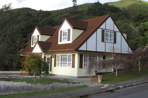 Photo of property in 5 Kerkwall Drive, Naenae, Lower Hutt, 5011