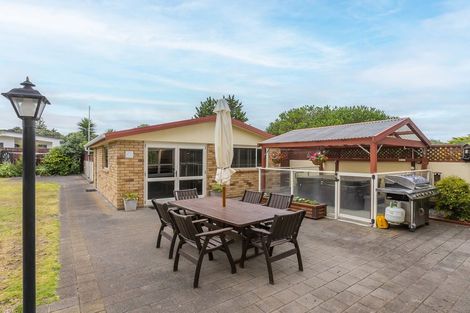 Photo of property in 14 Field Way, Waikanae Beach, Waikanae, 5036