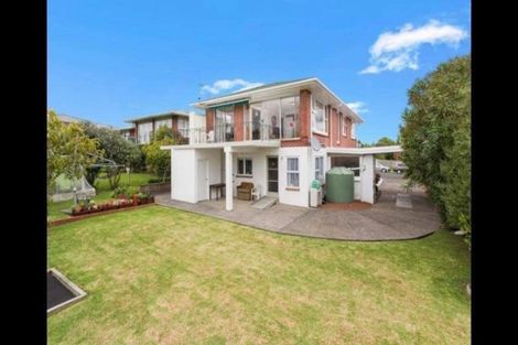 Photo of property in 82 Royal View Road, Te Atatu South, Auckland, 0610