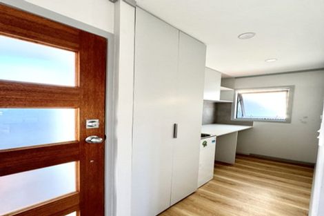 Photo of property in 1 Devonshire Road, Unsworth Heights, Auckland, 0632