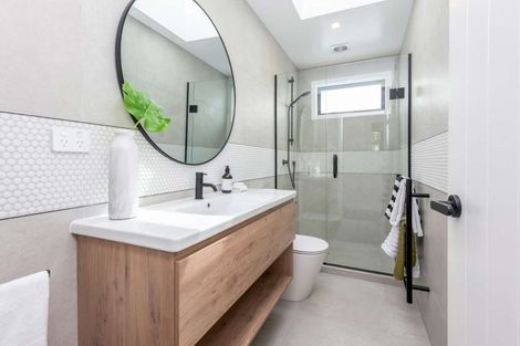 Photo of property in 5a Janet Street, Sunnyhills, Auckland, 2010