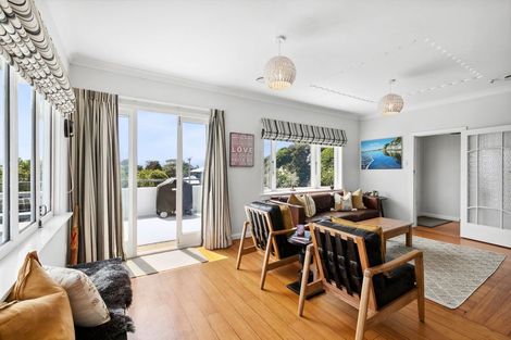 Photo of property in 43 Paynters Avenue, Strandon, New Plymouth, 4312