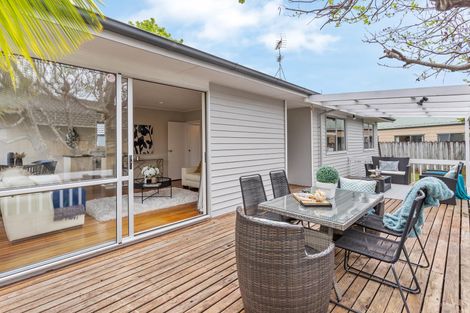 Photo of property in 1/7 Studfall Street, Pakuranga Heights, Auckland, 2010