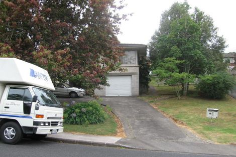 Photo of property in 1/24 Sovereign Place, Glenfield, Auckland, 0629