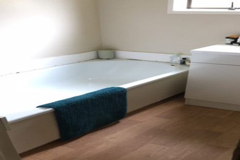 Photo of property in 1/3 Tusac Place, Totara Vale, Auckland, 0627