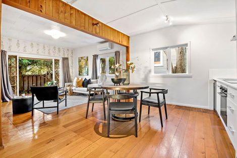 Photo of property in 129 Sunnyside Road, Sunnyvale, Auckland, 0612