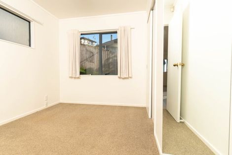 Photo of property in 2/59 Santiago Crescent, Unsworth Heights, Auckland, 0632