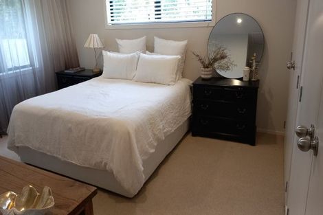 Photo of property in 2/7 Delisle Place, Windsor Park, Auckland, 0632