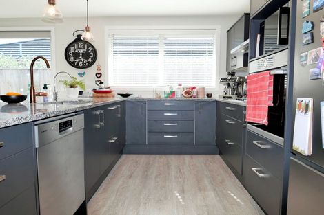 Photo of property in 5 Mahia Lane, Waikanae, 5036