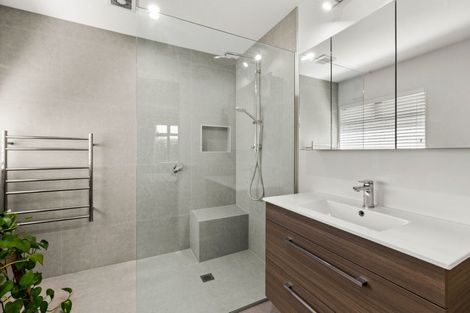 Photo of property in 65 Hikanui Drive, Havelock North, 4130