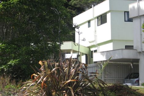 Photo of property in 2/2 Valecrest Place, Bayview, Auckland, 0629