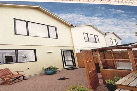 Photo of property in 72 Tiger Drive, Golflands, Auckland, 2013