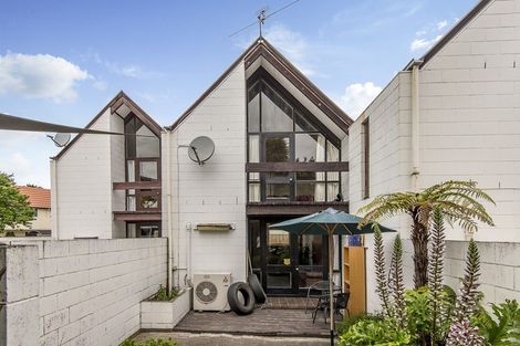 Photo of property in 2/10 Sherborne Street, St Albans, Christchurch, 8014