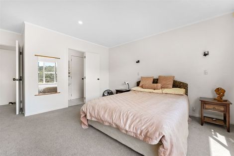Photo of property in 104 Awa Road, Kumeu, 0891