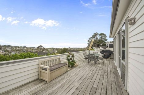 Photo of property in 114 Fairview Avenue, Fairview Heights, Auckland, 0632