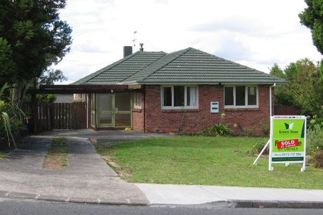 Photo of property in 24 Taupo Street, Green Bay, Auckland, 0604