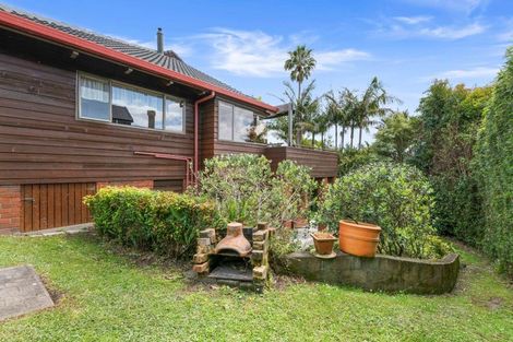 Photo of property in 2/60 Aberdeen Road, Campbells Bay, Auckland, 0620