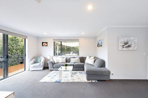 Photo of property in 21 Misty Valley Drive, Henderson, Auckland, 0612