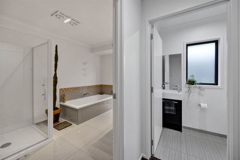 Photo of property in 17 Wentworth Lane, Waiwhakaiho, New Plymouth, 4312