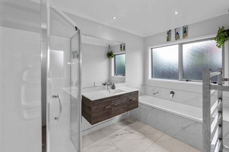 Photo of property in 14 Malbec Place, Huapai, Kumeu, 0810