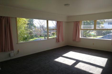 Photo of property in 23 Edgeworth Road, Glenfield, Auckland, 0629
