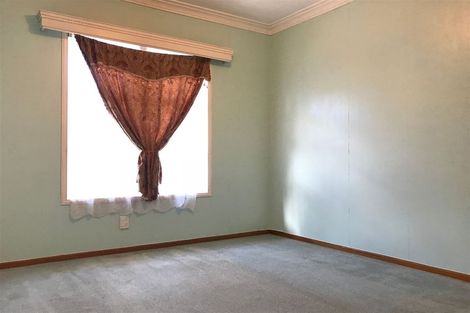 Photo of property in 28 Archibald Road, Kelston, Auckland, 0602