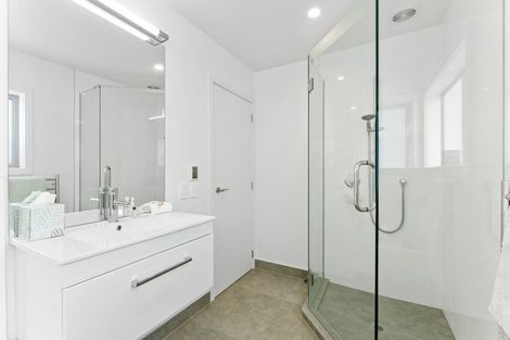 Photo of property in 18a Sylvan Park Avenue, Milford, Auckland, 0620