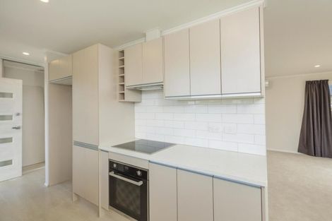 Photo of property in 1/862 East Coast Road, Northcross, Auckland, 0630