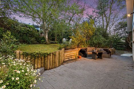 Photo of property in 2/220 East Coast Road, Forrest Hill, Auckland, 0620