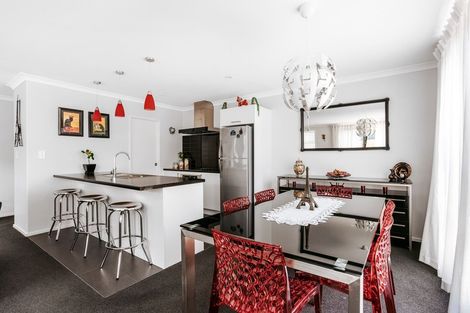 Photo of property in 68 Bert Wall Drive, Omokoroa, 3114