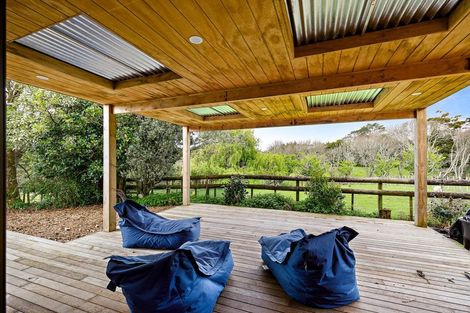 Photo of property in 27 Motu Road, Kumeu, 0891