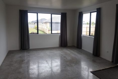 Photo of property in 12 Roto View, One Tree Point, 0118