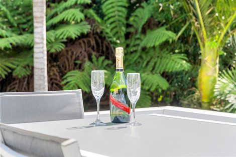 Photo of property in 15 Reynolds Place, Torbay, Auckland, 0630