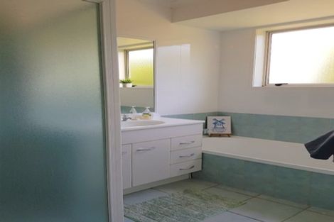 Photo of property in 42 Rathmar Drive, Manurewa, Auckland, 2105