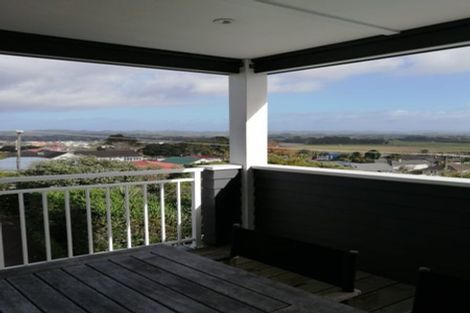 Photo of property in 28 Garfield Road, Helensville, 0800